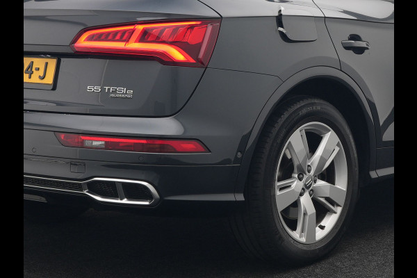 Audi Q5 55 TFSI e Quattro S Line Plug In Hybrid 367pk Dealer O.H PHEV | Luchtvering | Trekhaak af Fabriek | Panodak | Adaptive Cruise | Lederen Sportstoelen Massage & Memory | Head Up | 360 Camera | Keyless | Navigatie | DAB |