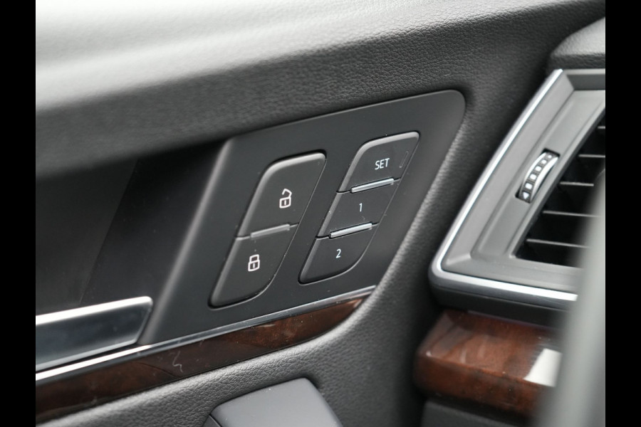 Audi Q5 55 TFSI e Quattro S Line Plug In Hybrid 367pk Dealer O.H PHEV | Luchtvering | Trekhaak af Fabriek | Panodak | Adaptive Cruise | Lederen Sportstoelen Massage & Memory | Head Up | 360 Camera | Keyless | Navigatie | DAB |