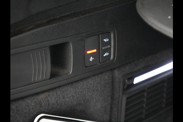 Audi Q5 55 TFSI e Quattro S Line Plug In Hybrid 367pk Dealer O.H PHEV | Luchtvering | Trekhaak af Fabriek | Panodak | Adaptive Cruise | Lederen Sportstoelen Massage & Memory | Head Up | 360 Camera | Keyless | Navigatie | DAB |