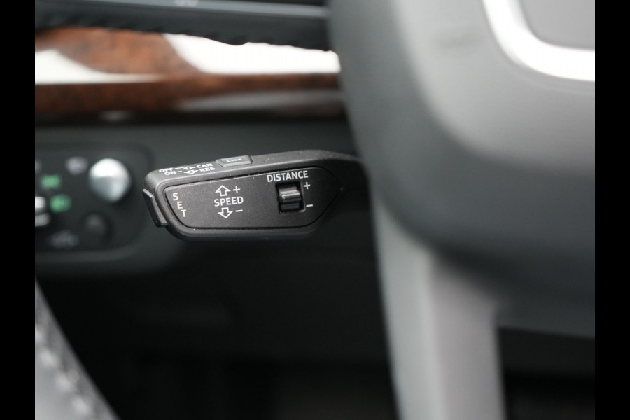 Audi Q5 55 TFSI e Quattro S Line Plug In Hybrid 367pk Dealer O.H PHEV | Luchtvering | Trekhaak af Fabriek | Panodak | Adaptive Cruise | Lederen Sportstoelen Massage & Memory | Head Up | 360 Camera | Keyless | Navigatie | DAB |