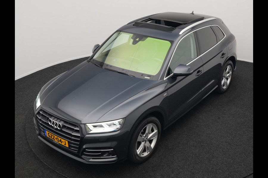 Audi Q5 55 TFSI e Quattro S Line Plug In Hybrid 367pk Dealer O.H PHEV | Luchtvering | Trekhaak af Fabriek | Panodak | Adaptive Cruise | Lederen Sportstoelen Massage & Memory | Head Up | 360 Camera | Keyless | Navigatie | DAB |
