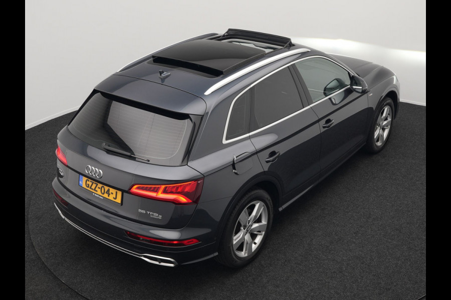 Audi Q5 55 TFSI e Quattro S Line Plug In Hybrid 367pk Dealer O.H PHEV | Luchtvering | Trekhaak af Fabriek | Panodak | Adaptive Cruise | Lederen Sportstoelen Massage & Memory | Head Up | 360 Camera | Keyless | Navigatie | DAB |