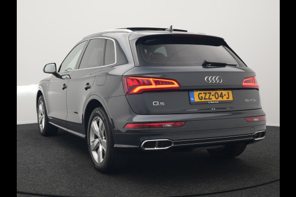 Audi Q5 55 TFSI e Quattro S Line Plug In Hybrid 367pk Dealer O.H PHEV | Luchtvering | Trekhaak af Fabriek | Panodak | Adaptive Cruise | Lederen Sportstoelen Massage & Memory | Head Up | 360 Camera | Keyless | Navigatie | DAB |