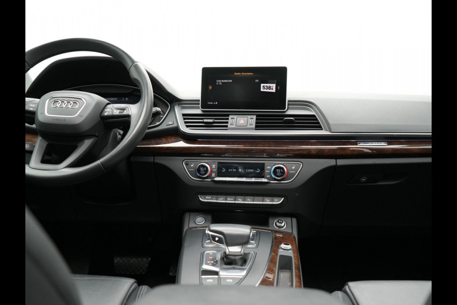 Audi Q5 55 TFSI e Quattro S Line Plug In Hybrid 367pk Dealer O.H PHEV | Luchtvering | Trekhaak af Fabriek | Panodak | Adaptive Cruise | Lederen Sportstoelen Massage & Memory | Head Up | 360 Camera | Keyless | Navigatie | DAB |