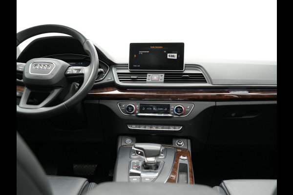 Audi Q5 55 TFSI e Quattro S Line Plug In Hybrid 367pk Dealer O.H PHEV | Luchtvering | Trekhaak af Fabriek | Panodak | Adaptive Cruise | Lederen Sportstoelen Massage & Memory | Head Up | 360 Camera | Keyless | Navigatie | DAB |