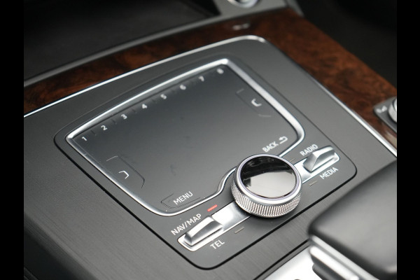 Audi Q5 55 TFSI e Quattro S Line Plug In Hybrid 367pk Dealer O.H PHEV | Luchtvering | Trekhaak af Fabriek | Panodak | Adaptive Cruise | Lederen Sportstoelen Massage & Memory | Head Up | 360 Camera | Keyless | Navigatie | DAB |