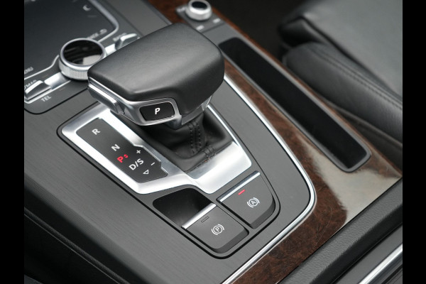 Audi Q5 55 TFSI e Quattro S Line Plug In Hybrid 367pk Dealer O.H PHEV | Luchtvering | Trekhaak af Fabriek | Panodak | Adaptive Cruise | Lederen Sportstoelen Massage & Memory | Head Up | 360 Camera | Keyless | Navigatie | DAB |
