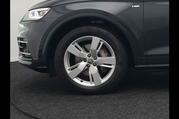 Audi Q5 55 TFSI e Quattro S Line Plug In Hybrid 367pk Dealer O.H PHEV | Luchtvering | Trekhaak af Fabriek | Panodak | Adaptive Cruise | Lederen Sportstoelen Massage & Memory | Head Up | 360 Camera | Keyless | Navigatie | DAB |