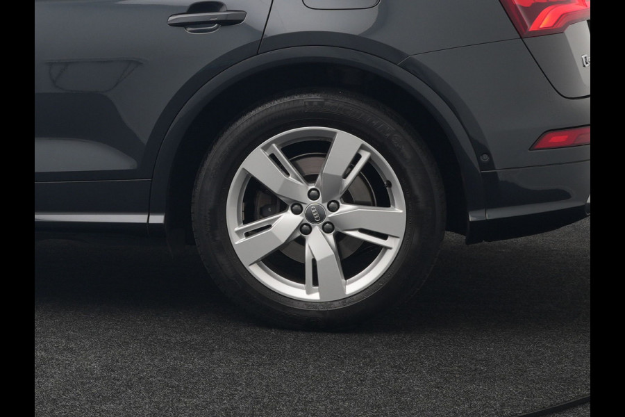 Audi Q5 55 TFSI e Quattro S Line Plug In Hybrid 367pk Dealer O.H PHEV | Luchtvering | Trekhaak af Fabriek | Panodak | Adaptive Cruise | Lederen Sportstoelen Massage & Memory | Head Up | 360 Camera | Keyless | Navigatie | DAB |
