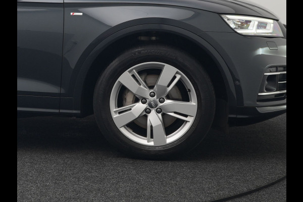Audi Q5 55 TFSI e Quattro S Line Plug In Hybrid 367pk Dealer O.H PHEV | Luchtvering | Trekhaak af Fabriek | Panodak | Adaptive Cruise | Lederen Sportstoelen Massage & Memory | Head Up | 360 Camera | Keyless | Navigatie | DAB |
