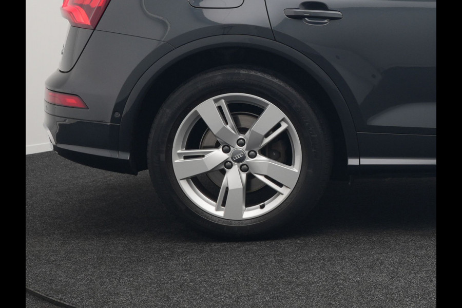 Audi Q5 55 TFSI e Quattro S Line Plug In Hybrid 367pk Dealer O.H PHEV | Luchtvering | Trekhaak af Fabriek | Panodak | Adaptive Cruise | Lederen Sportstoelen Massage & Memory | Head Up | 360 Camera | Keyless | Navigatie | DAB |