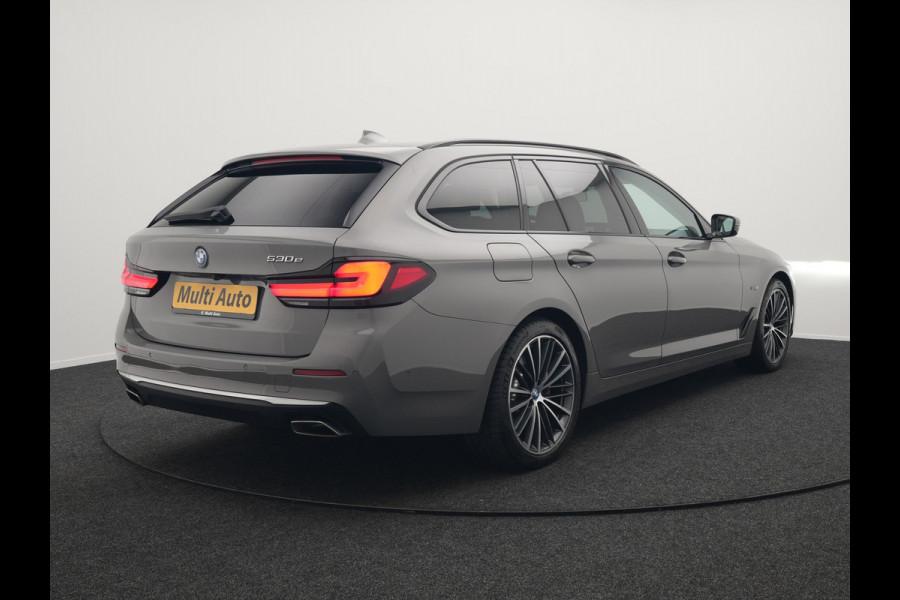 BMW 5 Serie Touring 530e High Executive Plug In Hybrid 293pk Dealer O.H PHEV | Lederen Comfortzetels Massage & Memory | Adaptive Cruise | Head Up | 19"L.M | Harman Kardon | Apple Carplay | Sfeerverlichting | Camera |