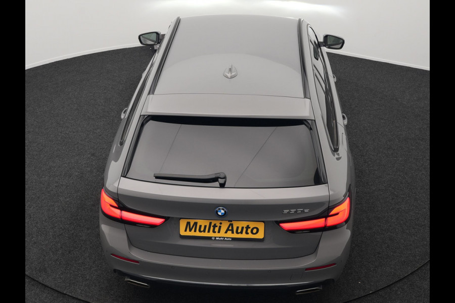 BMW 5 Serie Touring 530e High Executive Plug In Hybrid 293pk Dealer O.H PHEV | Lederen Comfortzetels Massage & Memory | Adaptive Cruise | Head Up | 19"L.M | Harman Kardon | Apple Carplay | Sfeerverlichting | Camera |