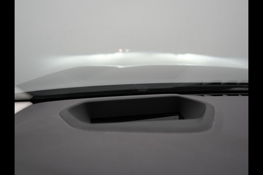 BMW 5 Serie Touring 530e High Executive Plug In Hybrid 293pk Dealer O.H PHEV | Lederen Comfortzetels Massage & Memory | Adaptive Cruise | Head Up | 19"L.M | Harman Kardon | Apple Carplay | Sfeerverlichting | Camera |