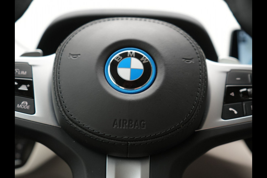BMW 5 Serie Touring 530e High Executive Plug In Hybrid 293pk Dealer O.H PHEV | Lederen Comfortzetels Massage & Memory | Adaptive Cruise | Head Up | 19"L.M | Harman Kardon | Apple Carplay | Sfeerverlichting | Camera |