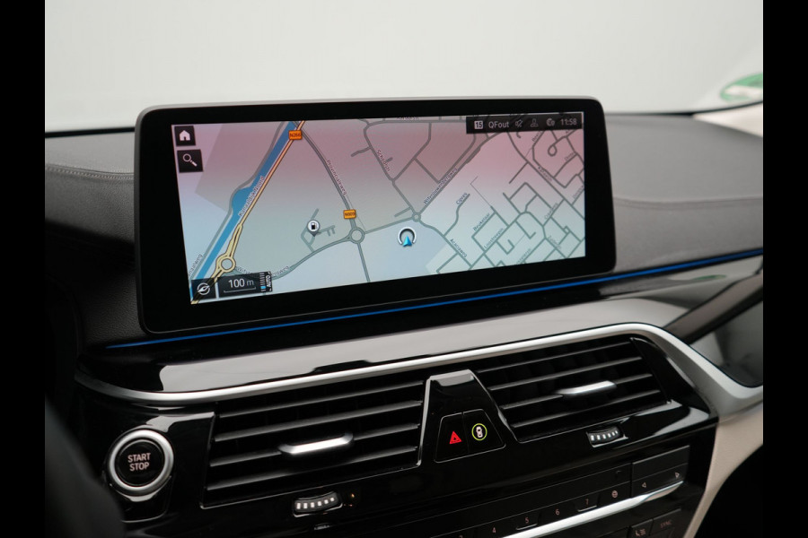 BMW 5 Serie Touring 530e High Executive Plug In Hybrid 293pk Dealer O.H PHEV | Lederen Comfortzetels Massage & Memory | Adaptive Cruise | Head Up | 19"L.M | Harman Kardon | Apple Carplay | Sfeerverlichting | Camera |
