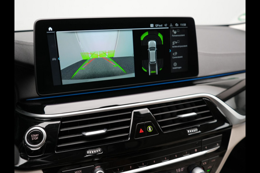 BMW 5 Serie Touring 530e High Executive Plug In Hybrid 293pk Dealer O.H PHEV | Lederen Comfortzetels Massage & Memory | Adaptive Cruise | Head Up | 19"L.M | Harman Kardon | Apple Carplay | Sfeerverlichting | Camera |