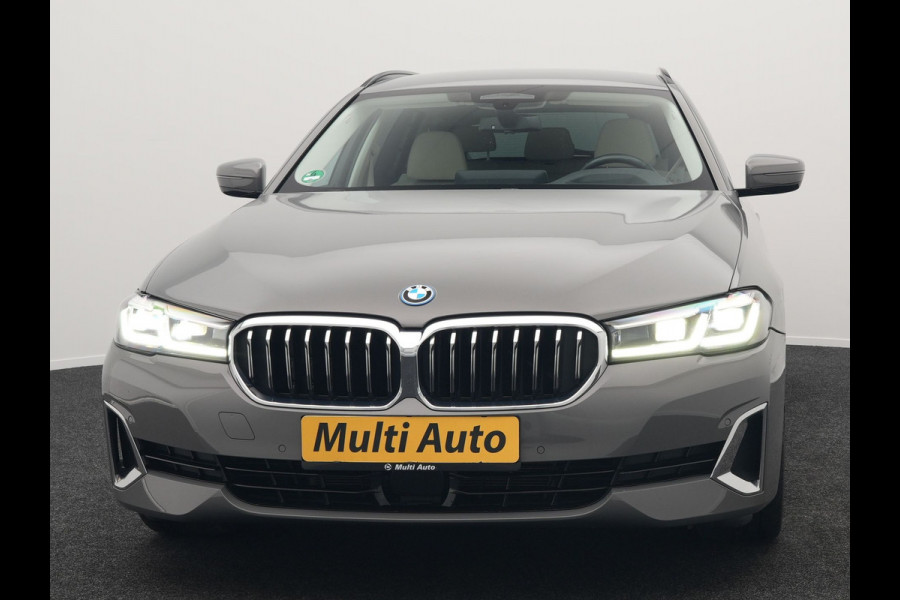 BMW 5 Serie Touring 530e High Executive Plug In Hybrid 293pk Dealer O.H PHEV | Lederen Comfortzetels Massage & Memory | Adaptive Cruise | Head Up | 19"L.M | Harman Kardon | Apple Carplay | Sfeerverlichting | Camera |