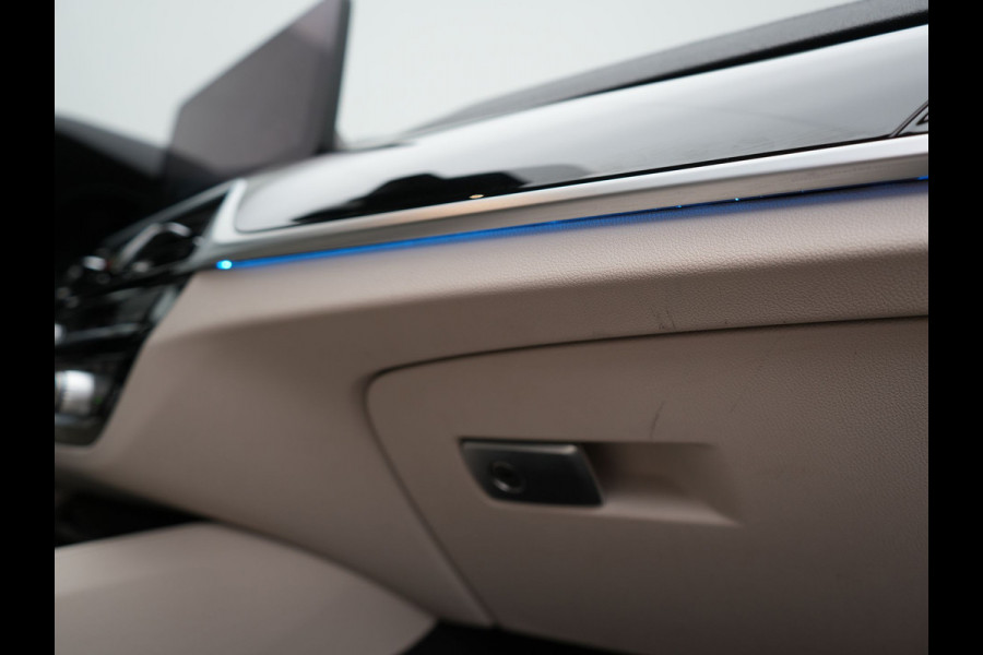 BMW 5 Serie Touring 530e High Executive Plug In Hybrid 293pk Dealer O.H PHEV | Lederen Comfortzetels Massage & Memory | Adaptive Cruise | Head Up | 19"L.M | Harman Kardon | Apple Carplay | Sfeerverlichting | Camera |