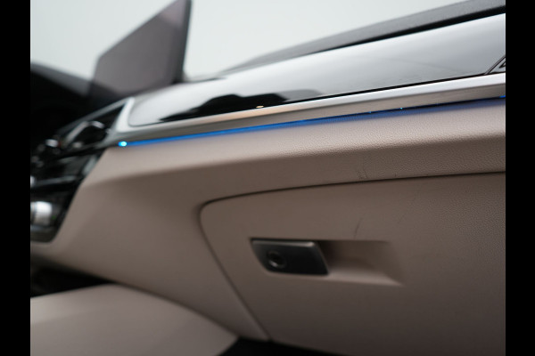 BMW 5 Serie Touring 530e High Executive Plug In Hybrid 293pk Dealer O.H PHEV | Lederen Comfortzetels Massage & Memory | Adaptive Cruise | Head Up | 19"L.M | Harman Kardon | Apple Carplay | Sfeerverlichting | Camera |