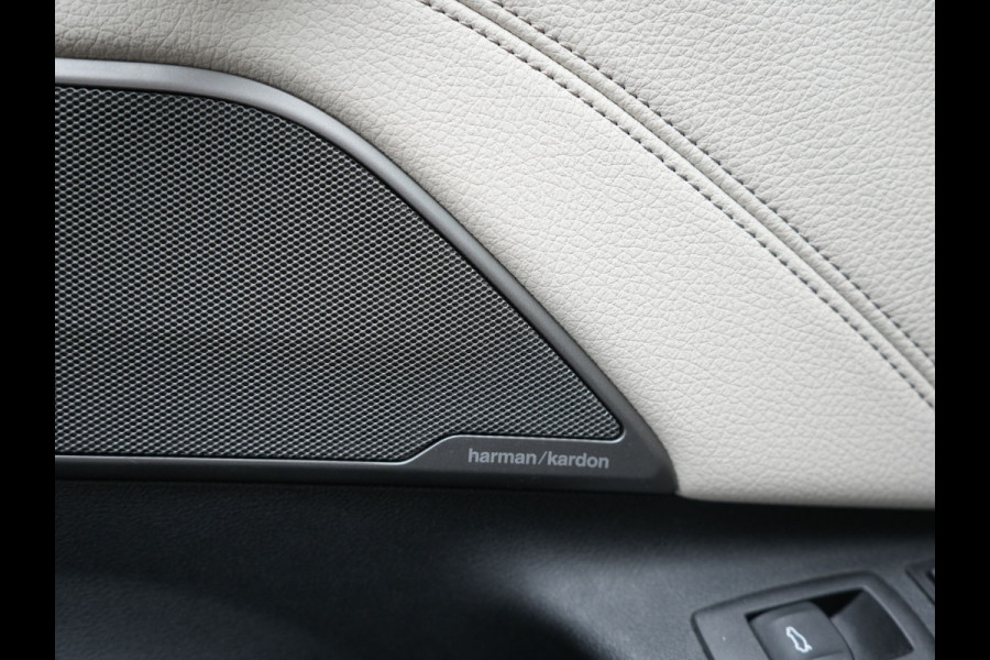 BMW 5 Serie Touring 530e High Executive Plug In Hybrid 293pk Dealer O.H PHEV | Lederen Comfortzetels Massage & Memory | Adaptive Cruise | Head Up | 19"L.M | Harman Kardon | Apple Carplay | Sfeerverlichting | Camera |