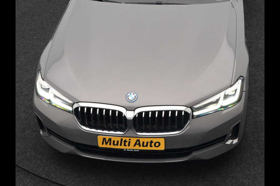 BMW 5 Serie Touring 530e High Executive Plug In Hybrid 293pk Dealer O.H PHEV | Lederen Comfortzetels Massage & Memory | Adaptive Cruise | Head Up | 19"L.M | Harman Kardon | Apple Carplay | Sfeerverlichting | Camera |