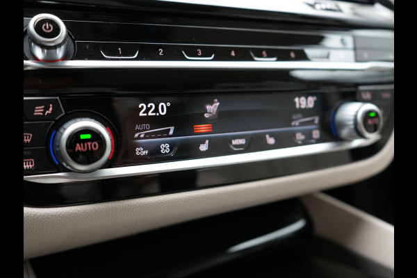 BMW 5 Serie Touring 530e High Executive Plug In Hybrid 293pk Dealer O.H PHEV | Lederen Comfortzetels Massage & Memory | Adaptive Cruise | Head Up | 19"L.M | Harman Kardon | Apple Carplay | Sfeerverlichting | Camera |
