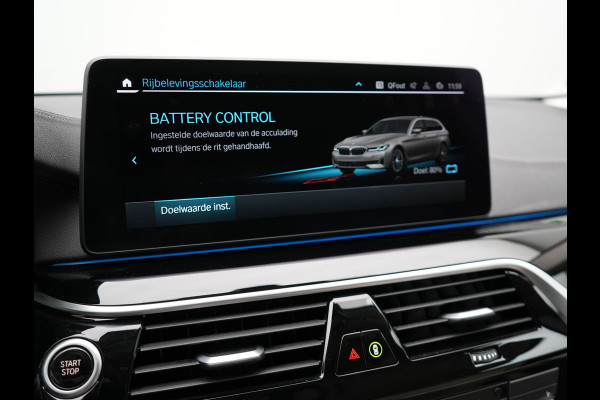 BMW 5 Serie Touring 530e High Executive Plug In Hybrid 293pk Dealer O.H PHEV | Lederen Comfortzetels Massage & Memory | Adaptive Cruise | Head Up | 19"L.M | Harman Kardon | Apple Carplay | Sfeerverlichting | Camera |