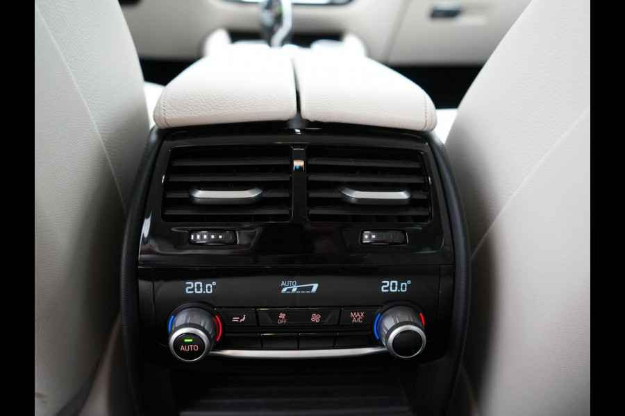 BMW 5 Serie Touring 530e High Executive Plug In Hybrid 293pk Dealer O.H PHEV | Lederen Comfortzetels Massage & Memory | Adaptive Cruise | Head Up | 19"L.M | Harman Kardon | Apple Carplay | Sfeerverlichting | Camera |