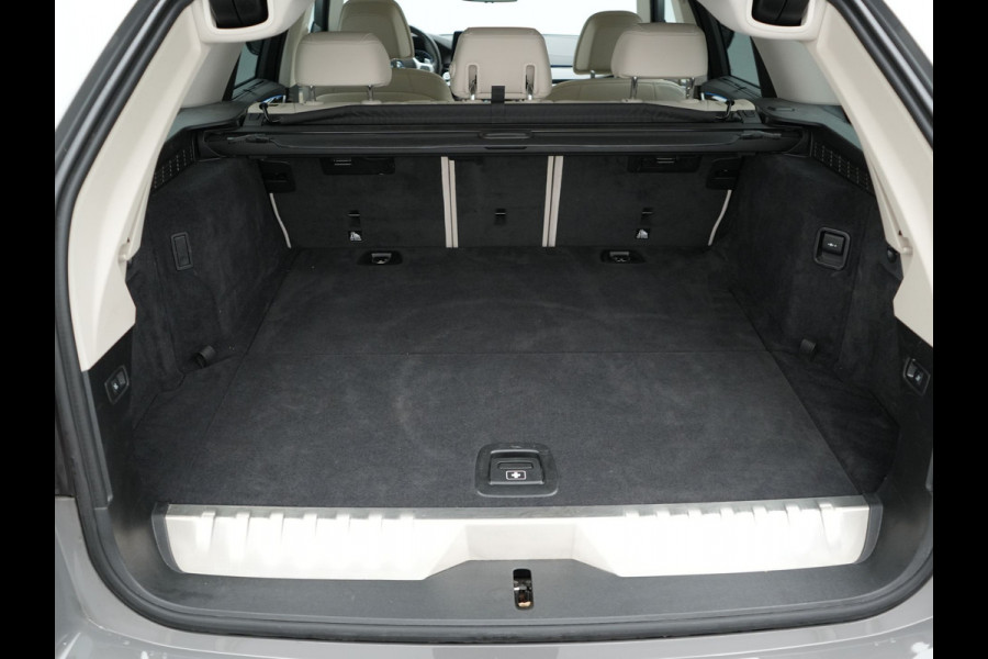 BMW 5 Serie Touring 530e High Executive Plug In Hybrid 293pk Dealer O.H PHEV | Lederen Comfortzetels Massage & Memory | Adaptive Cruise | Head Up | 19"L.M | Harman Kardon | Apple Carplay | Sfeerverlichting | Camera |