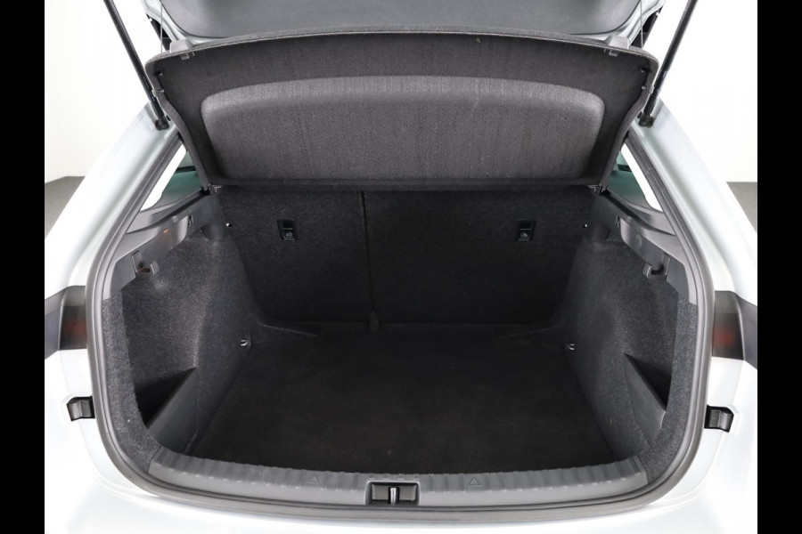 Škoda SCALA 1.0 TSI Ambition 110 pk | Navigatie via App | Parkeersensoren achter | Cruise control | LED koplampen | Apple Carplay/Android Auto |