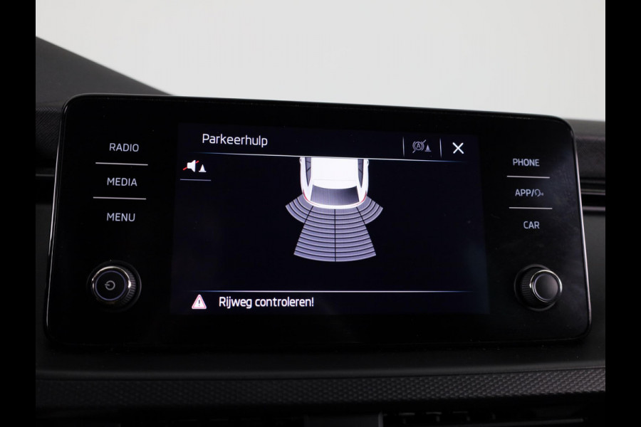Škoda SCALA 1.0 TSI Ambition 110 pk | Navigatie via App | Parkeersensoren achter | Cruise control | LED koplampen | Apple Carplay/Android Auto |