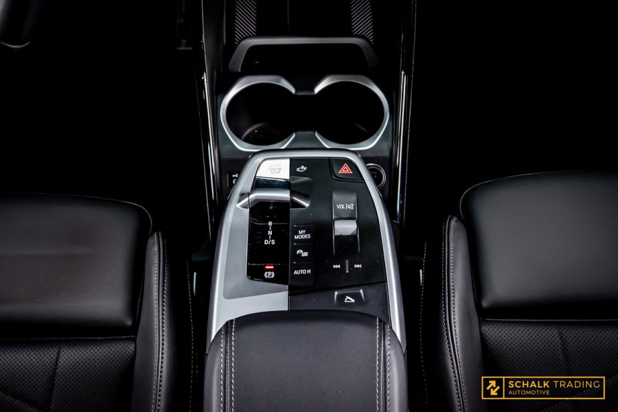 BMW X1 SDrive20i|M-sport|Pano|E-Trekhaak|HUD|H&K|E-stoel|Ful