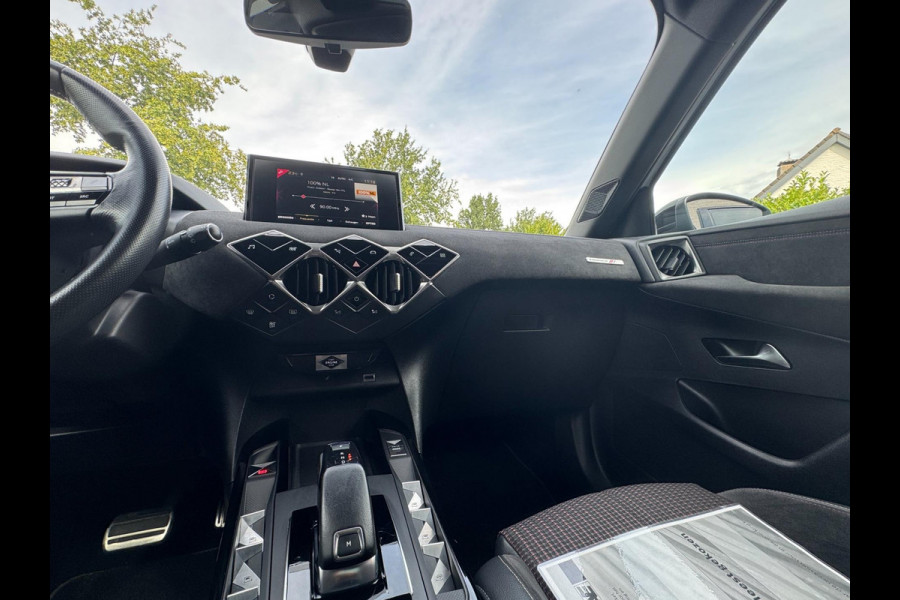 DS DS 3 Crossback 1.2 PureTech Business AUTOMAAT / PDC / CARPLAY / CRUISE CONTROL / ZEER FRAAI DESIGN / ECC / LMV DS DS 3 Crossback 1.2 PureTech Business AUTOMAAT / PDC / CARPLAY / CRUISE CONTROL / ZEER FRAAI DESIGN / ECC / LMV