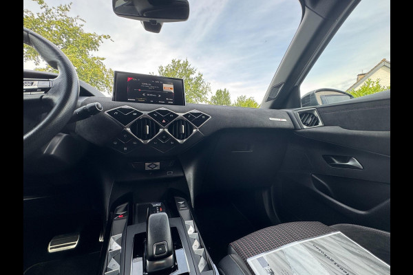 DS DS 3 Crossback 1.2 PureTech Business AUTOMAAT / PDC / CARPLAY / CRUISE CONTROL / ZEER FRAAI DESIGN / ECC / LMV DS DS 3 Crossback 1.2 PureTech Business AUTOMAAT / PDC / CARPLAY / CRUISE CONTROL / ZEER FRAAI DESIGN / ECC / LMV