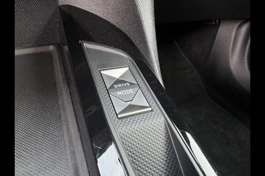 DS DS 3 Crossback 1.2 PureTech Business AUTOMAAT / PDC / CARPLAY / CRUISE CONTROL / ZEER FRAAI DESIGN / ECC / LMV DS DS 3 Crossback 1.2 PureTech Business AUTOMAAT / PDC / CARPLAY / CRUISE CONTROL / ZEER FRAAI DESIGN / ECC / LMV