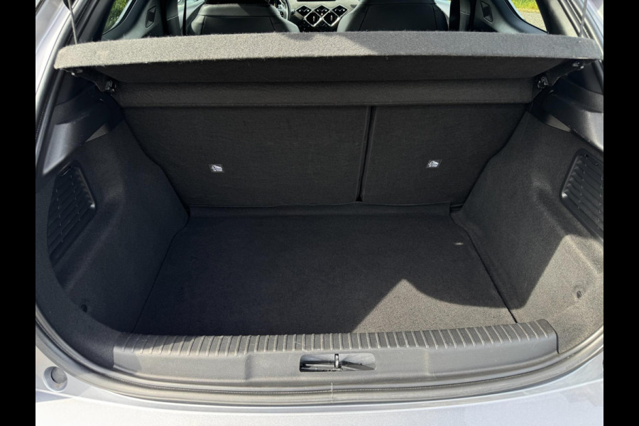 DS DS 3 Crossback 1.2 PureTech Business AUTOMAAT / PDC / CARPLAY / CRUISE CONTROL / ZEER FRAAI DESIGN / ECC / LMV DS DS 3 Crossback 1.2 PureTech Business AUTOMAAT / PDC / CARPLAY / CRUISE CONTROL / ZEER FRAAI DESIGN / ECC / LMV