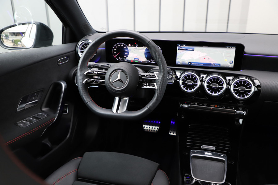 Mercedes-Benz A-Klasse 250 e AMG Aut8 | 218PK | Pano | Sfeerverlichting | Stoelverwarming | Keyles-go | Multi-beam | 2023.