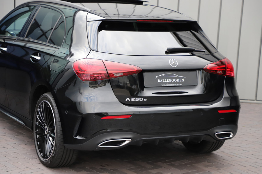 Mercedes-Benz A-Klasse 250 e AMG Aut8 | 218PK | Pano | Sfeerverlichting | Stoelverwarming | Keyles-go | Multi-beam | 2023.