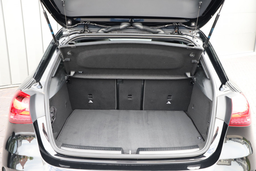Mercedes-Benz A-Klasse 250 e AMG Aut8 | 218PK | Pano | Sfeerverlichting | Stoelverwarming | Keyles-go | Multi-beam | 2023.