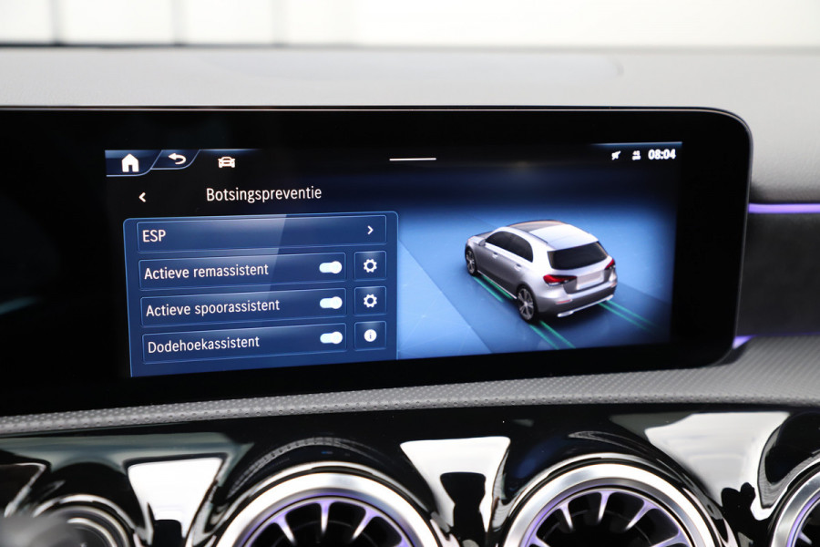Mercedes-Benz A-Klasse 250 e AMG Aut8 | 218PK | Pano | Sfeerverlichting | Stoelverwarming | Keyles-go | Multi-beam | 2023.