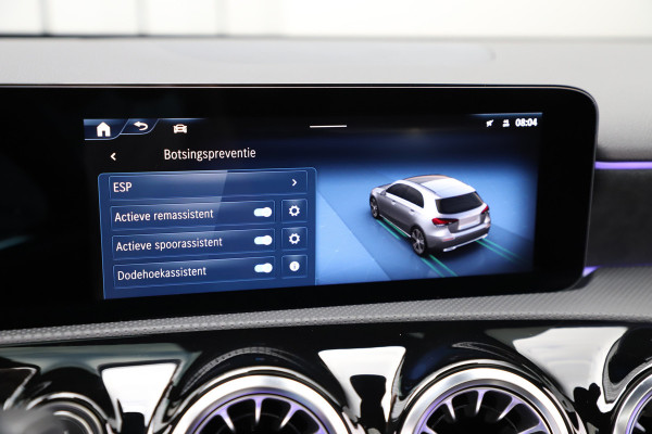 Mercedes-Benz A-Klasse 250 e AMG Aut8 | 218PK | Pano | Sfeerverlichting | Stoelverwarming | Keyles-go | Multi-beam | 2023.