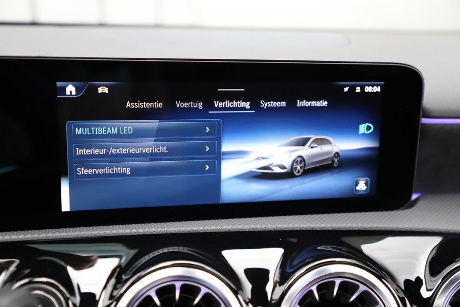 Mercedes-Benz A-Klasse 250 e AMG Aut8 | 218PK | Pano | Sfeerverlichting | Stoelverwarming | Keyles-go | Multi-beam | 2023.