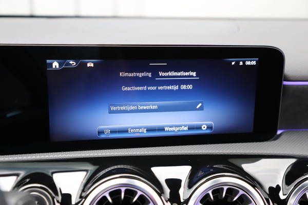 Mercedes-Benz A-Klasse 250 e AMG Aut8 | 218PK | Pano | Sfeerverlichting | Stoelverwarming | Keyles-go | Multi-beam | 2023.