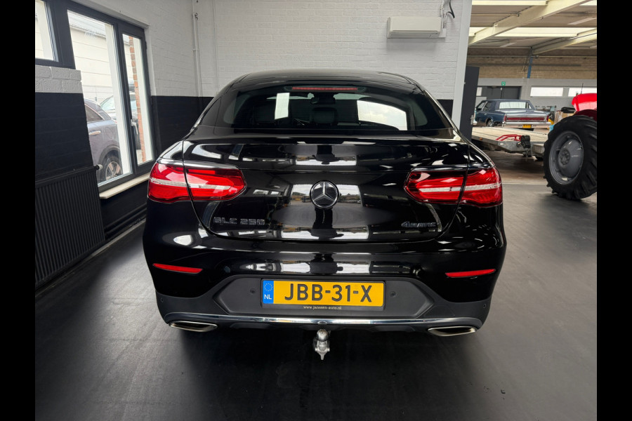 Mercedes-Benz GLC Coupé 250 4MATIC AMG | Alcantara | Camera | Navi | Schuifdak | Trekhaak | Mooie auto