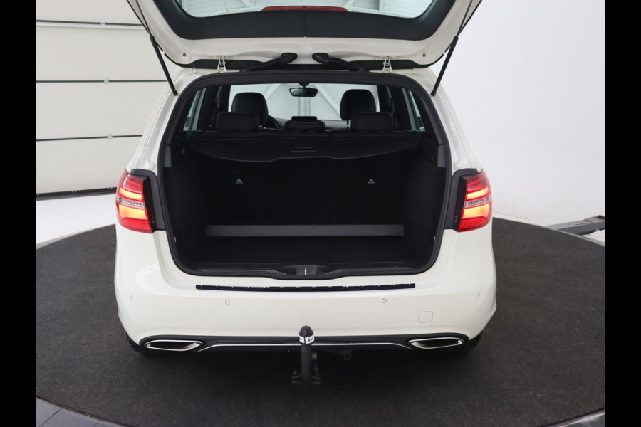 Mercedes-Benz B-Klasse 180 Ambition | Trekhaak | Half leder | Navigatie | Park Assist | Full LED | Bluetooth | Cruise control | Airco | 17'' lichtmetalen velgen