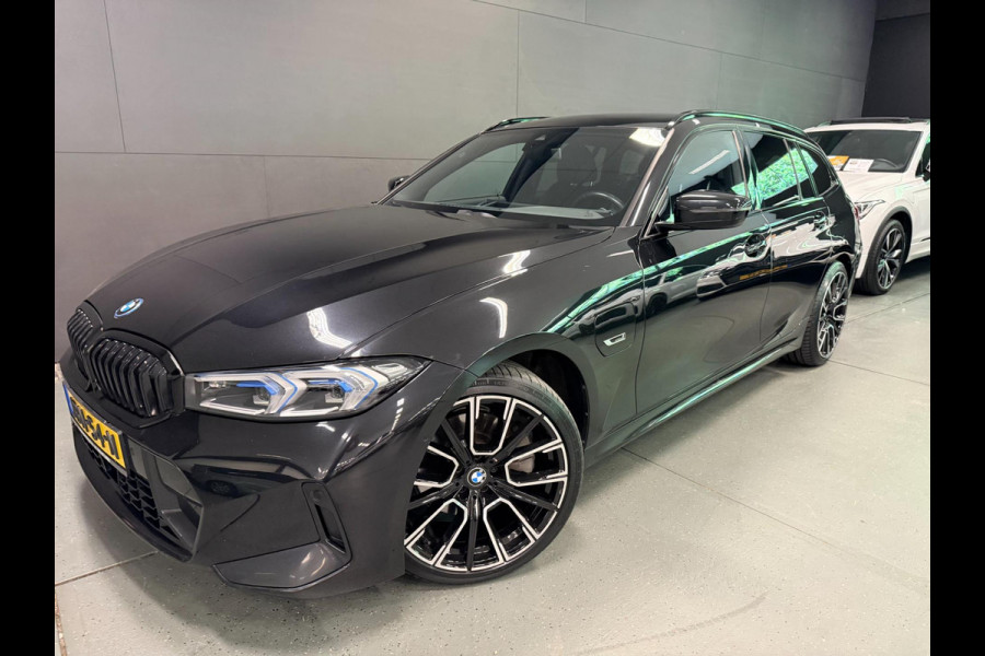 BMW 3 Serie Touring 330e M-SPORT BLACK-LINE 19'' FACELIFT/V-COCPIT/DAB/CARPLAY/STOEL-M/LED/CAM///