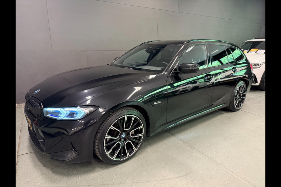 BMW 3 Serie Touring 330e M-SPORT BLACK-LINE 19'' FACELIFT/V-COCPIT/DAB/CARPLAY/STOEL-M/LED/CAM///