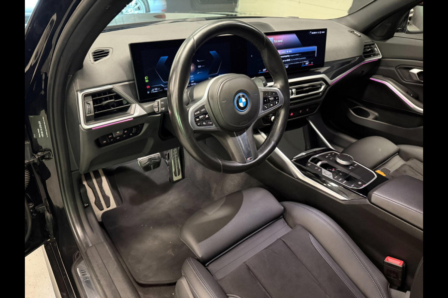BMW 3 Serie Touring 330e M-SPORT BLACK-LINE 19'' FACELIFT/V-COCPIT/DAB/CARPLAY/STOEL-M/LED/CAM///