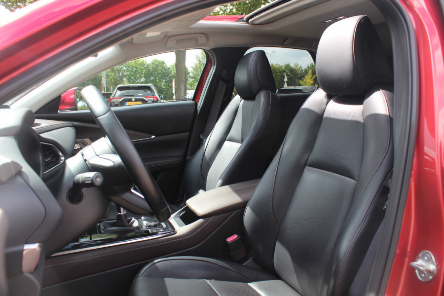 Mazda CX-30 2.0 e-SkyActiv-X M Hybrid Luxury / Schiufdak / Camera / Head-up / Leder / 18'' / Navigatie / Stoelverwarming / DAB / ACC